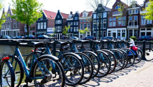 Fiets huren Amsterdam: prijzen, OV-fiets en tips (2025)